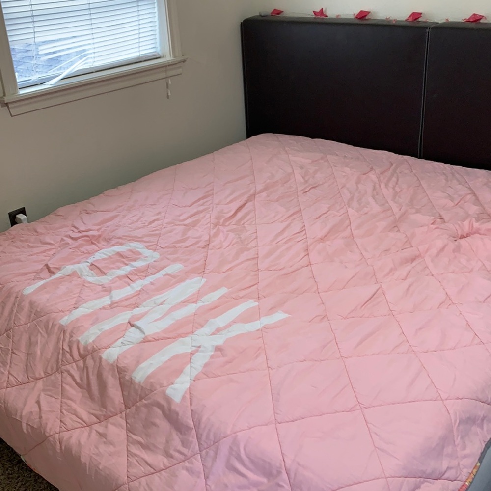 RARE VS PINK King Comforter